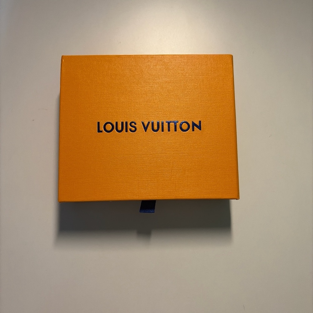 Louis Vuitton Men’s Checkered Wallet